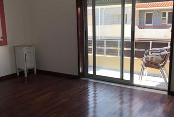 Apartamento T3 Praia da Barra, com cozinha equipada e parcialmente mobilado. Visite!