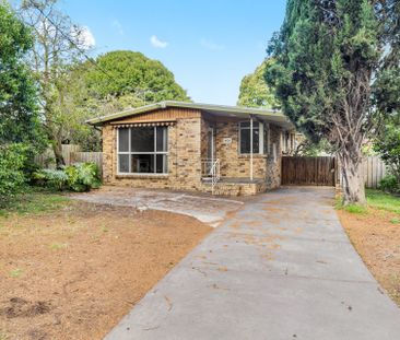 Comfortable Family Home in Prime Glen Waverley Location - Photo 4