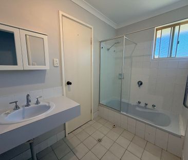 Freshly Refreshed 3x1 in Ocean Reef – Easy Living at 3a Mizzen Place - Photo 5