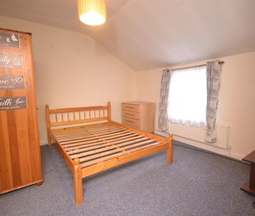 2 bedroom Flat To Let - Photo 2