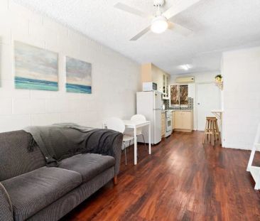 Two bedroom Unit in Prime Location - Photo 1