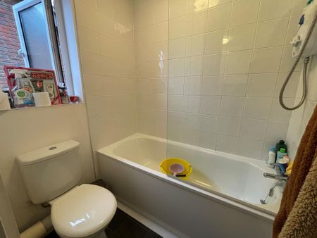 2 bedroom end of terrace house to rent - Photo 5
