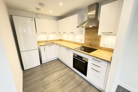 2 Bed, Flat - Photo 4