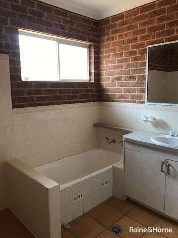 Quiet 2 Bedroom Unit - Photo 5