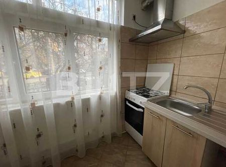 Apartament 2 camere, zona 1 Mai, centrala proprie - Fotografie 2