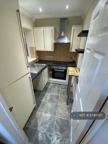 1 bedroom semi-detached house to rent - Photo 3