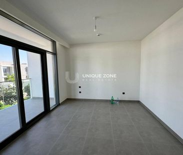 NEAR PARK | SINGLE ROW | READY TO MOVEIN - Photo 2