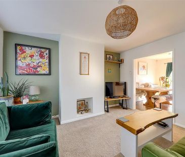 2 bedroom end of terrace house to rent - Photo 2