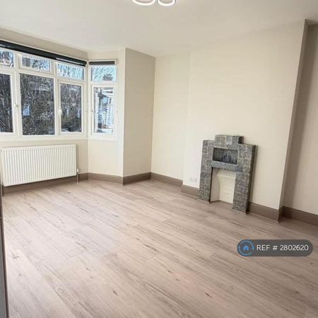 4 bedroom detached house to rent - Photo 3