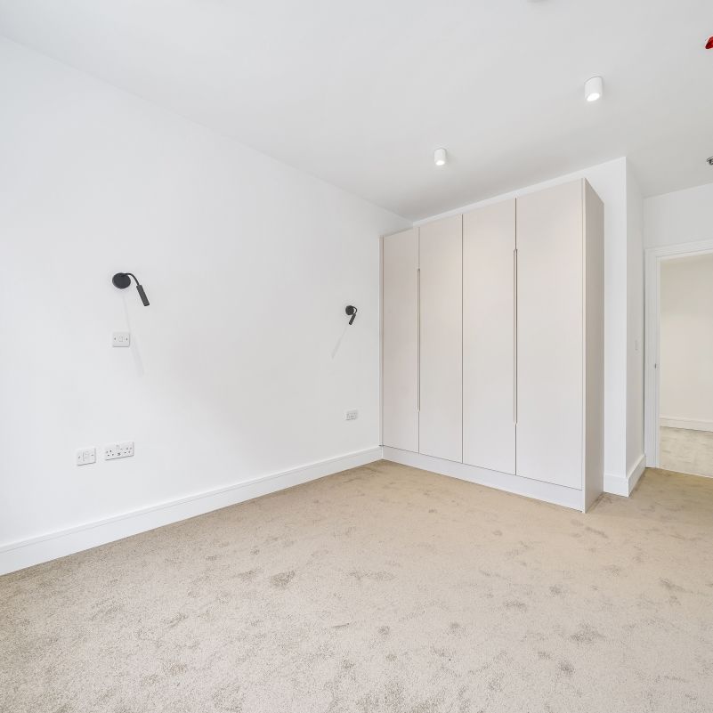 Mitcham Lane, London, SW16 - Photo 1