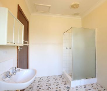 East Albury - 2 Bedroom Unit! - Photo 6