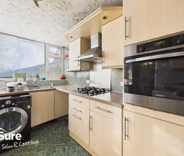 4 bedroom terraced house to rent - Photo 3