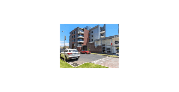 Sophisticated Apartment in a Prime Position - Photo 1