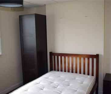 4 bedroom semi-detached house to rent - Photo 2