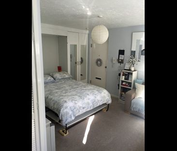 Studio Flat, Captains Place, SO14 - Photo 4