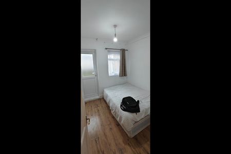 2 Bed Terraced House, Katherine Road, E7 - Photo 4