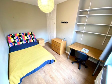 4 bedroom terraced house to rent - Photo 5