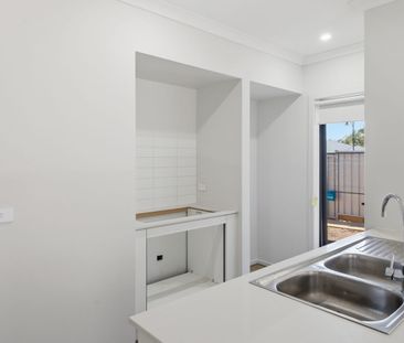 Brand new family home! - Photo 6