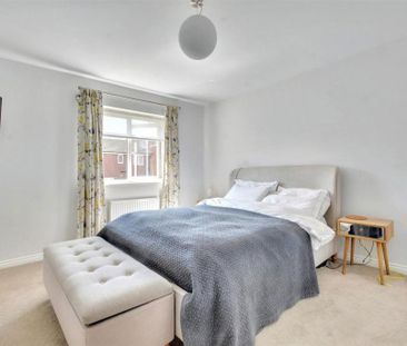 4 bedroom detached house to rent - Photo 5