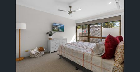 Low Maintenance Waterfront Villa in the Heart of Burleigh - Photo 3