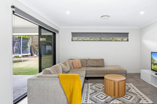 Spacious Family Home with Multiple Living Areas, Ducted Air & Garden Maintenance Included. Contact Julie Sykes 0438 050 110 - Photo 1