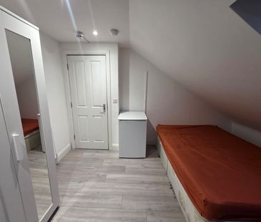 Room in a Shared Flat, Lennox Gardens, NW10 - Photo 2