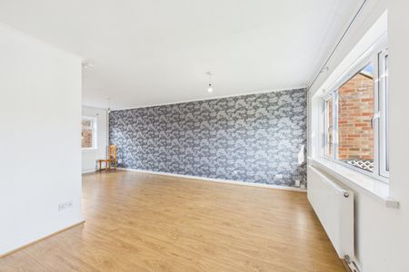 3 bedroom House in Welbeck Road, Maidenhead - Photo 2