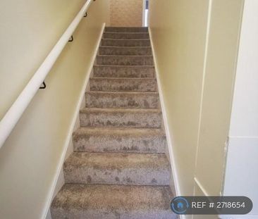 2 bedroom end of terrace house to rent - Photo 4