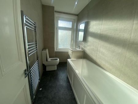 4 bedroom terraced house to rent - Photo 5