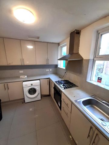 2 bedroom flat to rent - Photo 4