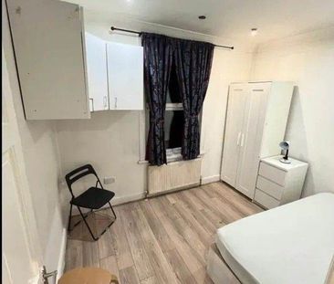 Room in a Shared Flat, Colchester Road, E10 - Photo 2