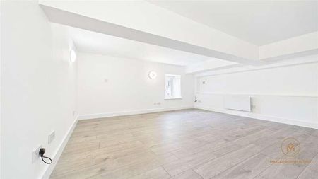Carnarvon Road, South Woodford, London, E18 - Photo 3