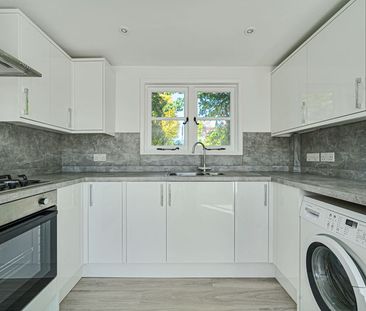 Meadrow, Godalming, Surrey, GU7 - Photo 4