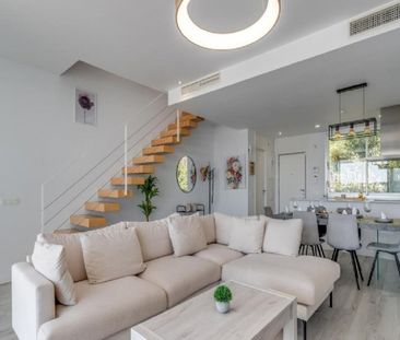 3 Bedroom Townhouse For Rent in Cancelada, Málaga - Photo 2