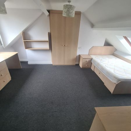 6 Bed - 16 Winston Mount, Headingley, Leeds - LS6 3JY - Student - Photo 3
