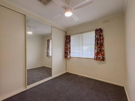 Comfortable Family Living on Ashton Street - Photo 3