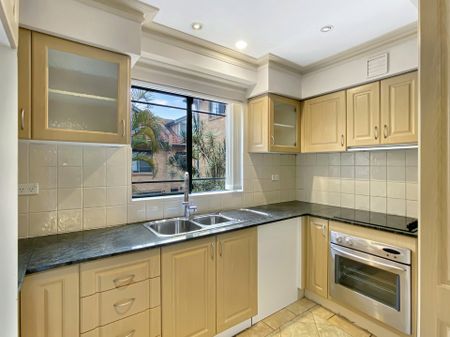 Split Level 2 Bedroom Unit! - Photo 5