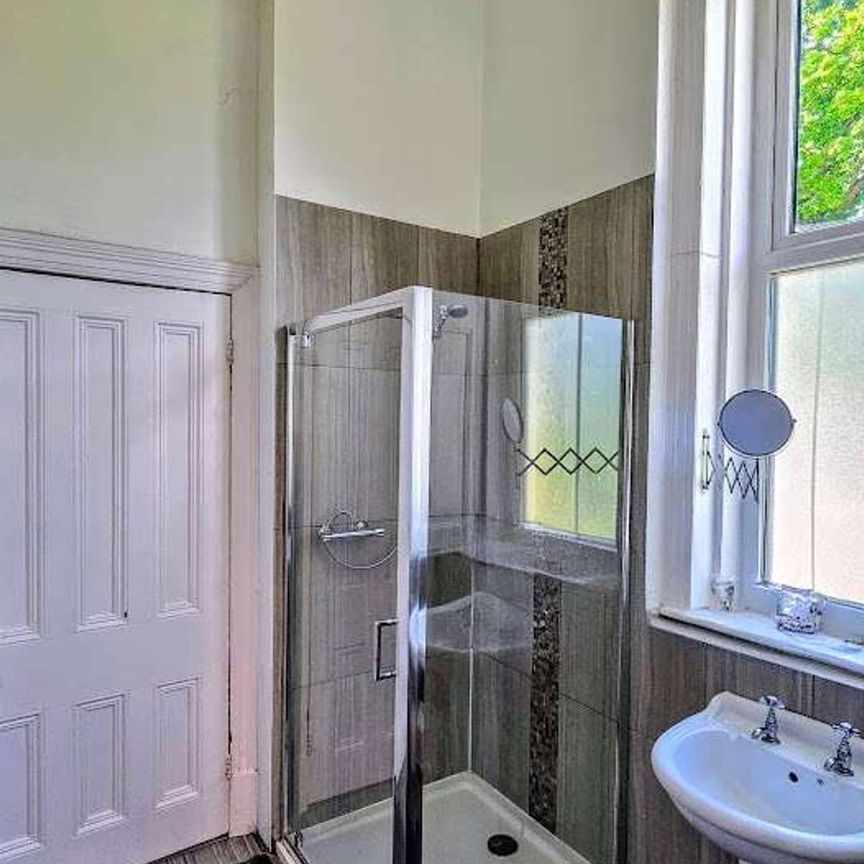 Enormous rooms for rent in beautiful Victorian house Room 15 - Photo 1