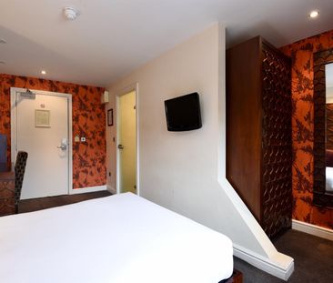 ROOM 9, Cinnabar Hotel, 88-89 Fore Street, SG14 - Photo 2