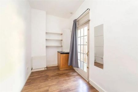 Spacious 3 bedroom garden property located near Archway tube station - Photo 4