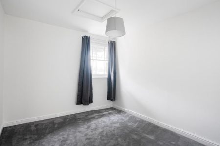 3 bedroom flat to rent - Photo 4
