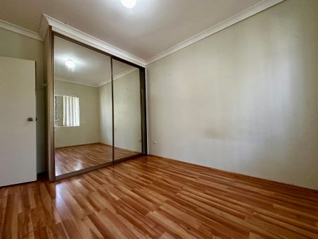 Conveniently Located 2 Bedroom Unit - Photo 2