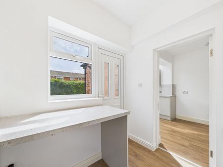 4 bedroom semi-detached house to rent - Photo 2