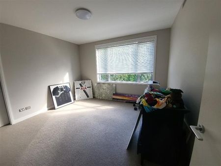 BEACHFRONT TOP FLOOR 3 BEDROOM APARTMENT - FULLY FURNISHED - Photo 5