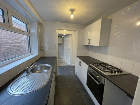 2 bedroom terraced house to rent - Photo 3