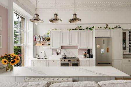 2 Bed Flat - Photo 3