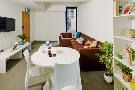 4 Bedroom Apartment - Photo 2