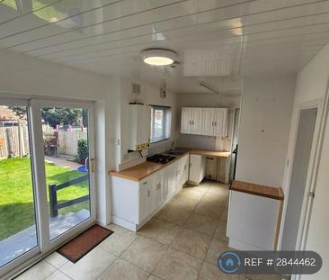 3 bedroom semi-detached house to rent - Photo 3