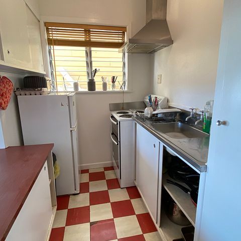 Beautiful 1 bedroom apartment in Mt VIC - Photo 1