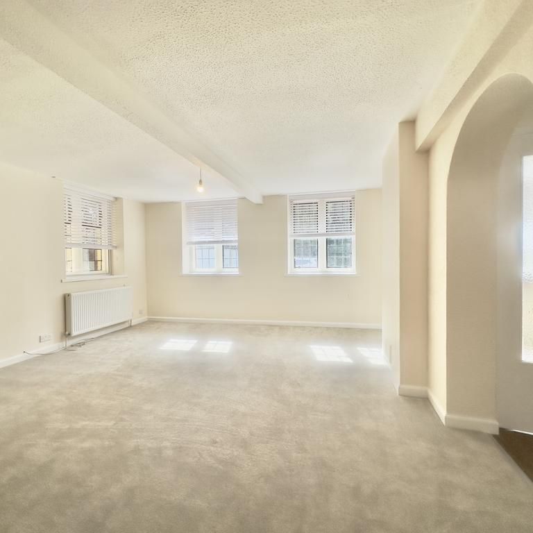 3 bedroom character property to rent - Photo 1